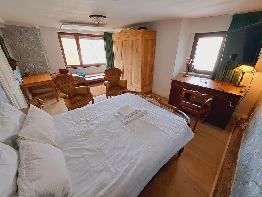 Haus Moselwald - 3 Bedrooms Enkirch Exteriör bild